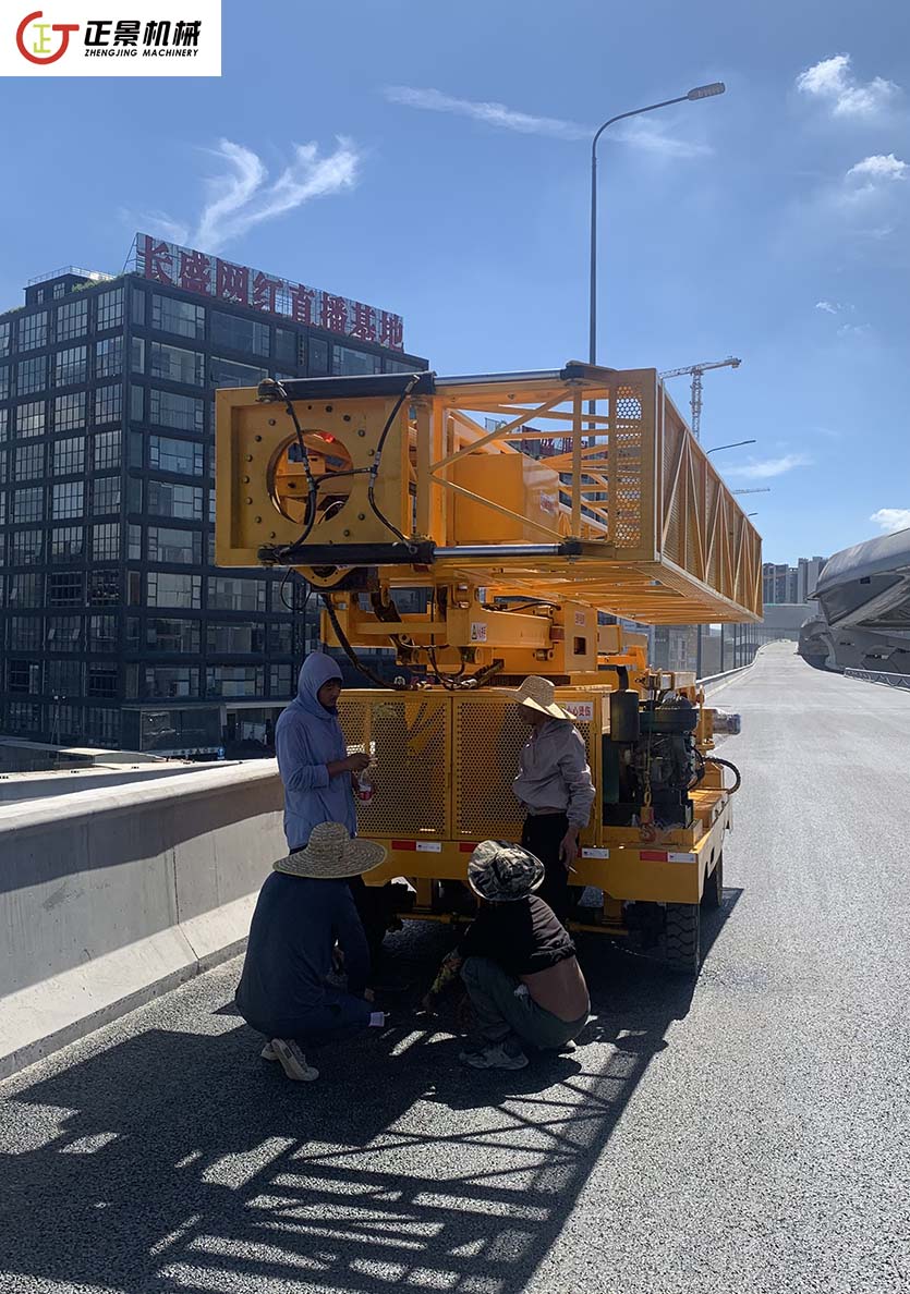 橋梁排水管安裝車